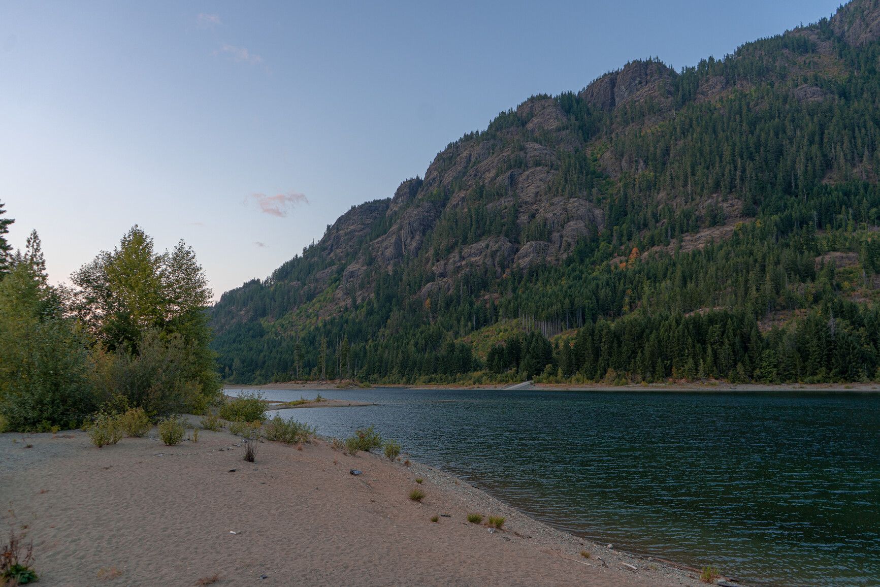 A sandy beach by the lake and mountains in Strathcona - Westmin Park.