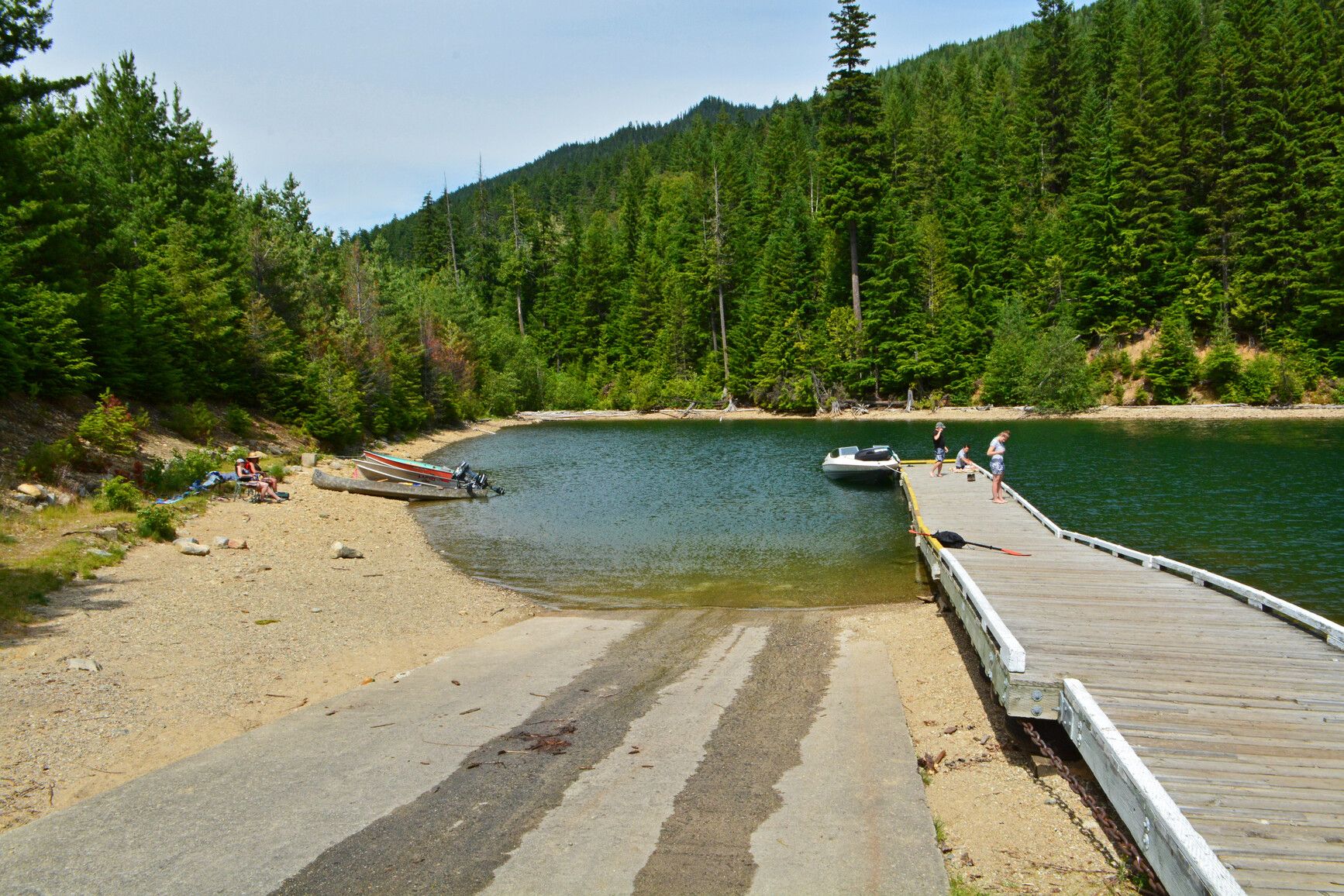 A boat launch and dock at Lake Revelstoke in Martha Creek Park.
