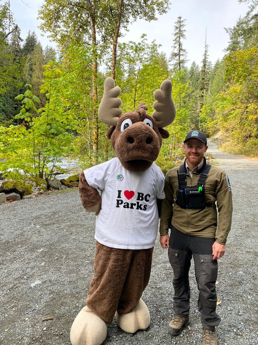 A park ranger and Jerry the Moose in Stamp River Park.