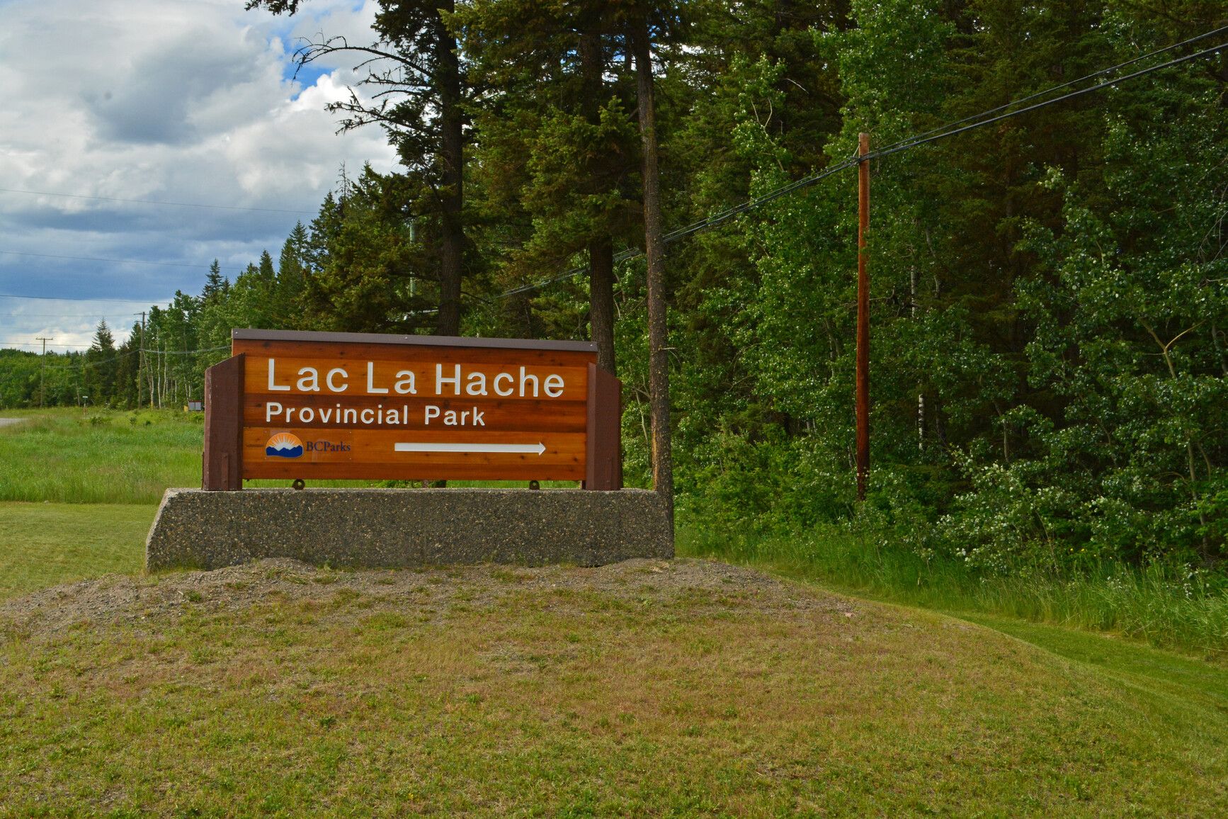 Entrance sign for Lac La Hache Park.