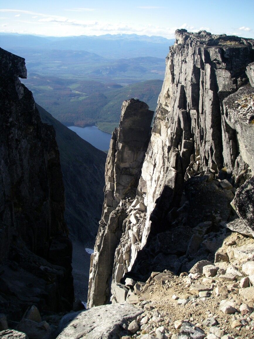 Cliffs in the alpine on Nadina Mountain.