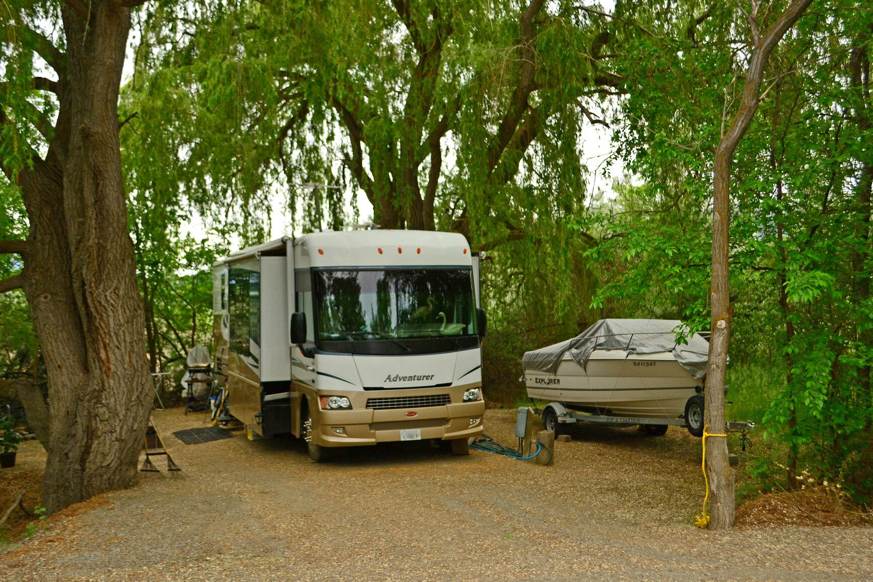 sẁiẁs Park has campsites that easily accommodate an RV and a boat.