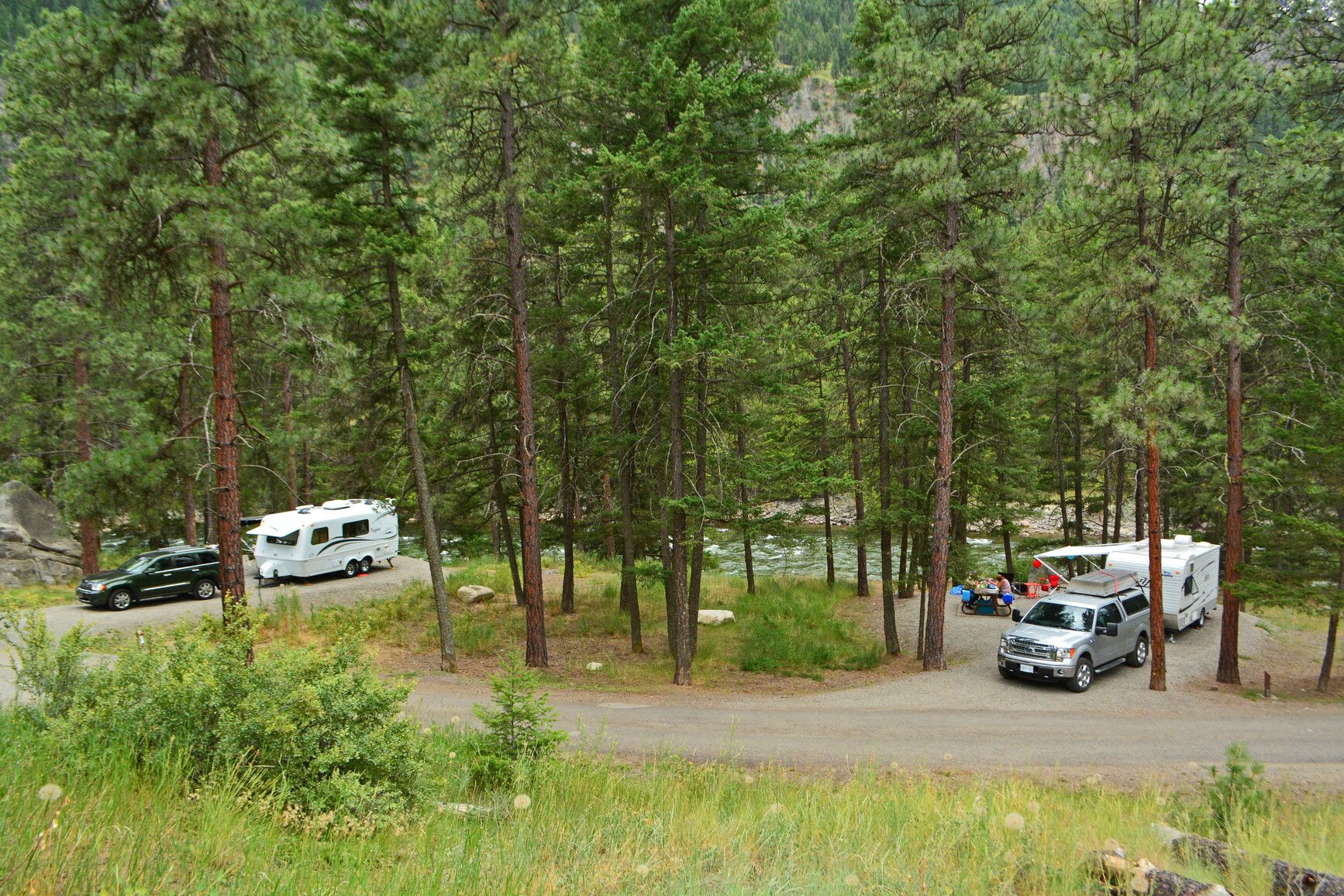 At Stemwinder Park, you'll find large, level campsites spaced generously along the picturesque Similkameen River.