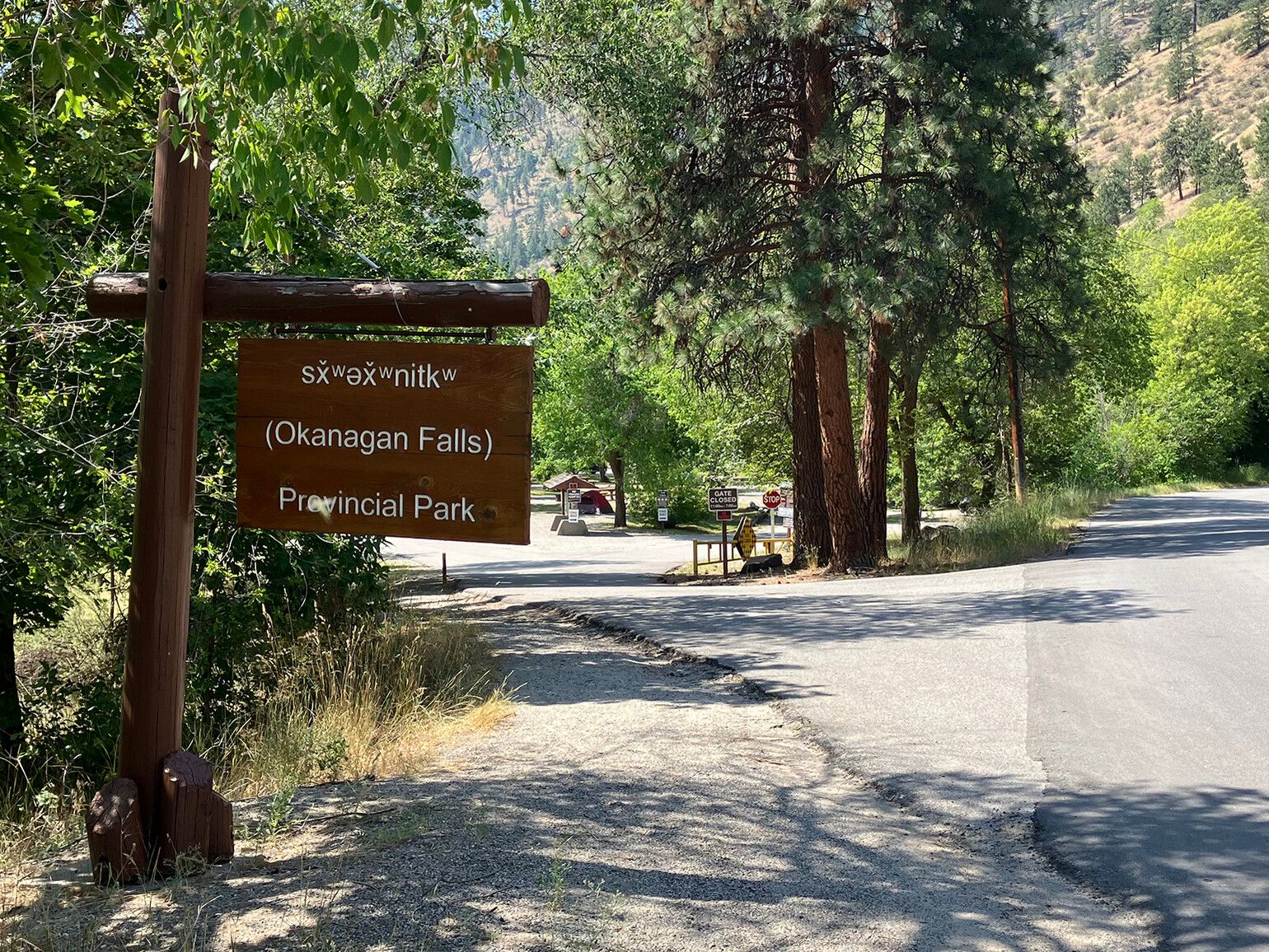 The campground entrance sign at sx̌ʷəx̌ʷnitkʷ Park (Okanagan Falls).